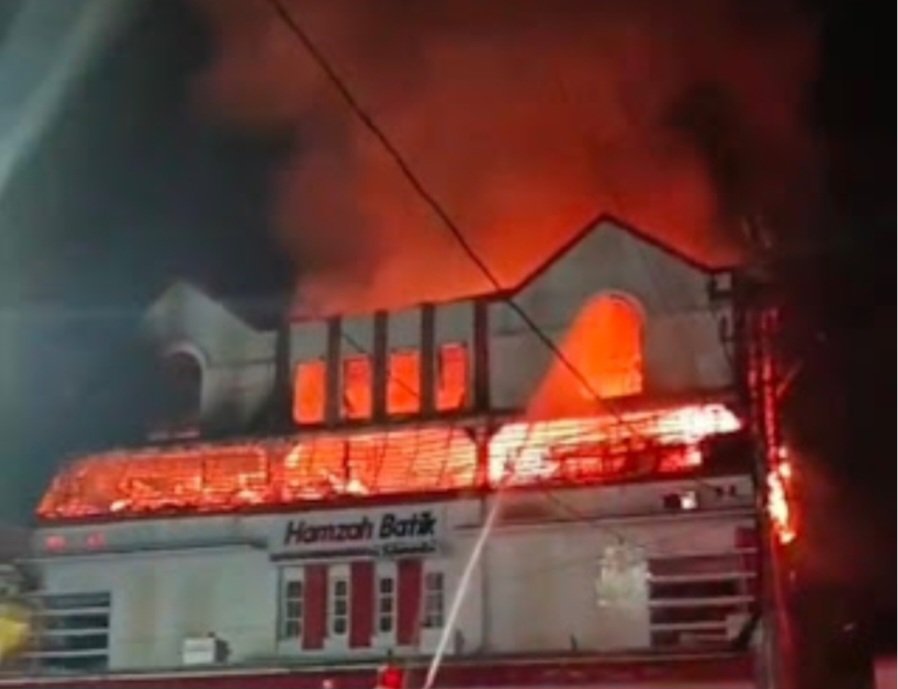 Kebakaran Hebat Landa Hamzah Batik Malioboro Yogyakarta, Lantai 3 dan 4 Hangus Terbakar